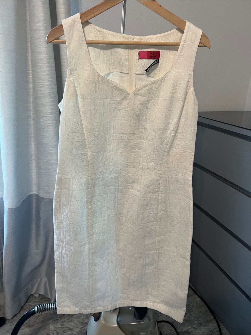 VINTAGE Designer Emanuel Ungaro Solo Donna White Texture Sleeveless Shift Dress